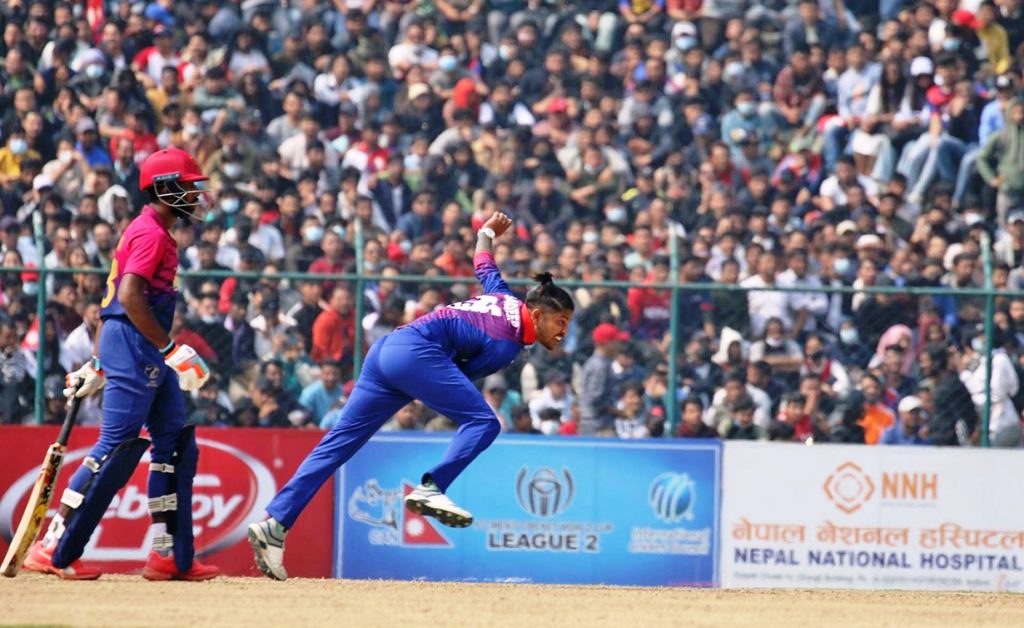 सन्दीपले दिलाए नेपाललाई पहिलो विकेट