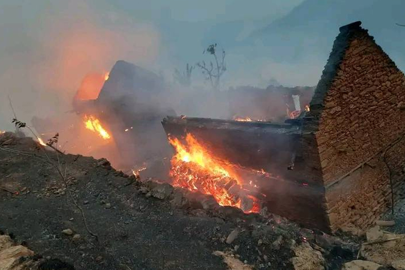 तेह्रथुममा भीषण आगलागी: १४ घर जलेर नष्ट,दुई बालकको मृत्यु