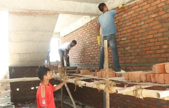 विश्व श्रमिक दिवस: कच्ची घरमा बसेर महल ठ्डयाउने ‘रुवि’